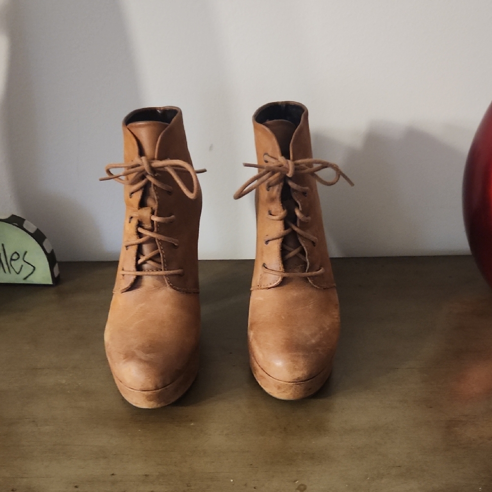Steve Madden Brown Lace-Up Boots